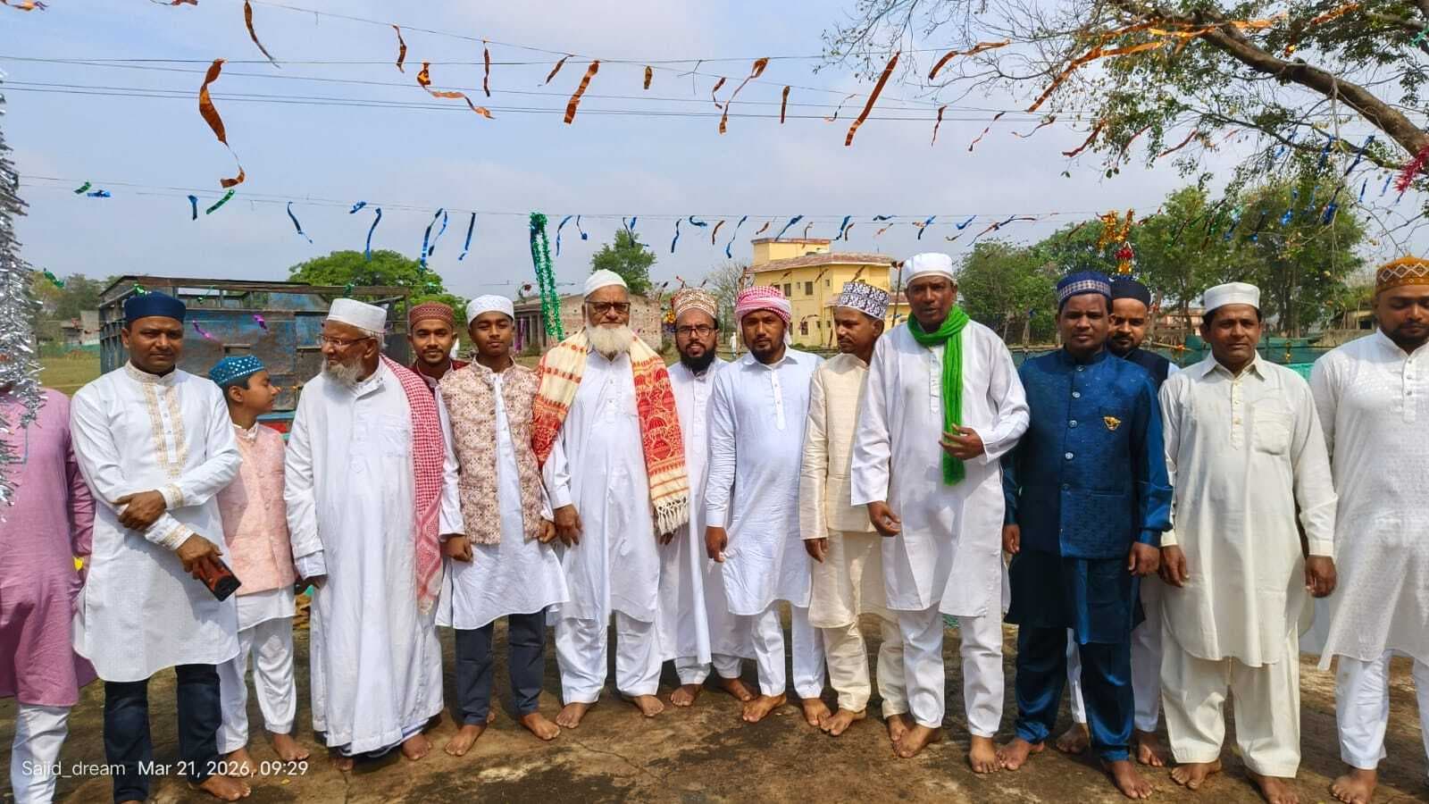 बिंदापाथर में अदा की गयी ईद की नमाज