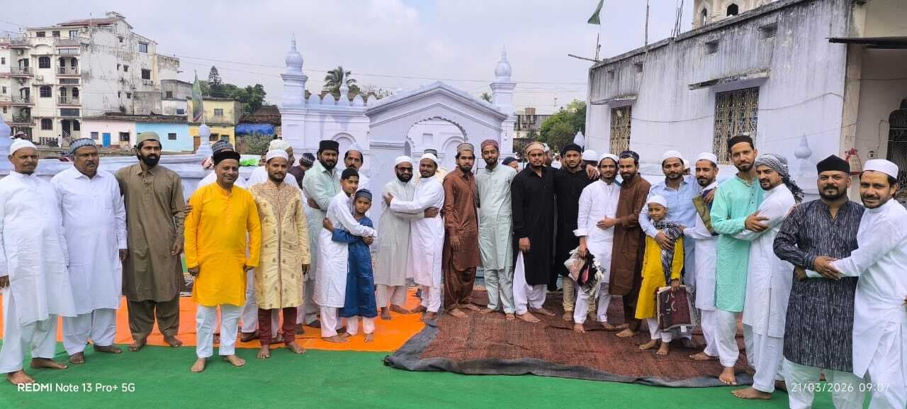 मधुपुर में हर्षोल्लास के साथ मनी ईद-उल- फितर, अकीदतमंदों ने मांगी अमन-चैन की दुआ