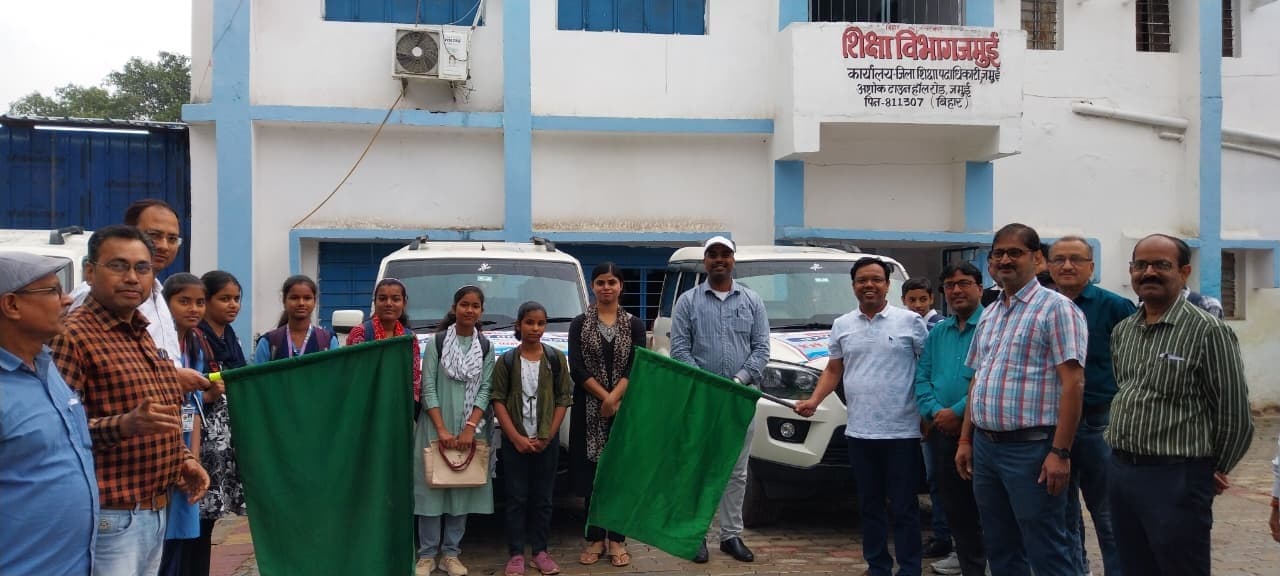 राज्य स्तरीय प्रदर्शन के लिए 11 छात्र पटना रवाना