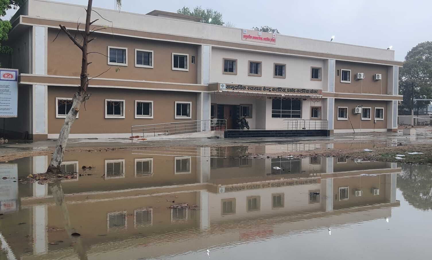 बेमौसम बारिश में नवनिर्मित सीएससी कैंपस में हुआ जलजमाव