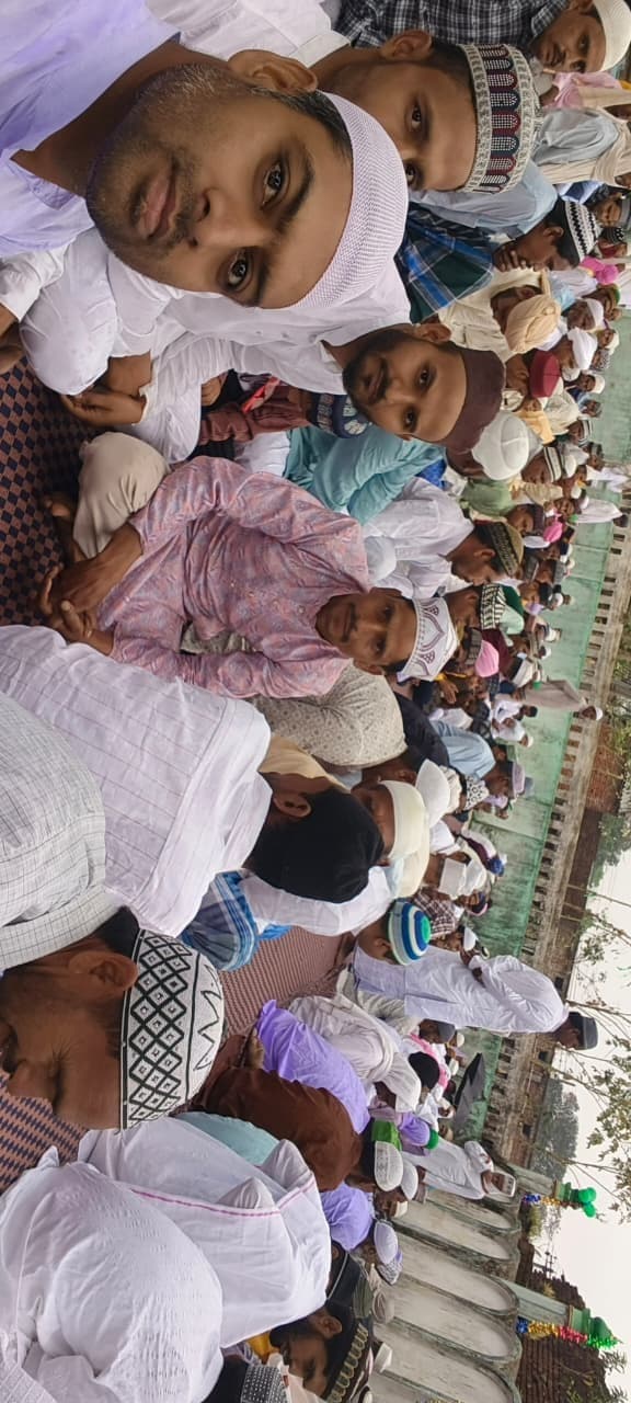 ईदगाहों में अकीदतमंदों ने अता की ईद-उल-फितर की नमाज