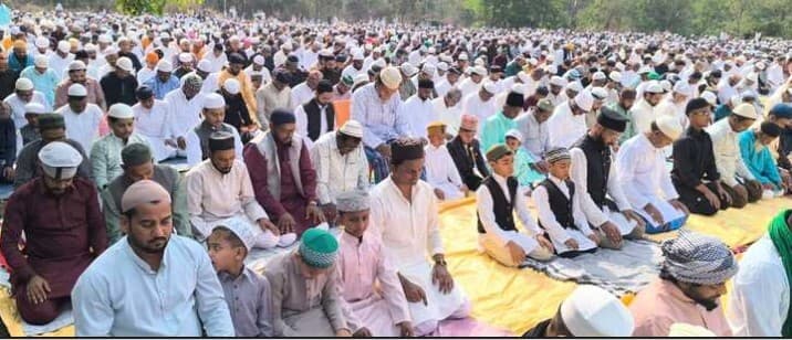 Giridih News :ईद की रही धूम, गले मिलते रहे, देते रहे मुबारकबाद