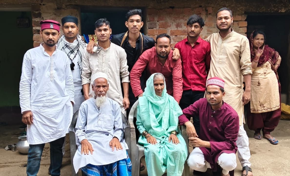 Giridih News :पर्व-त्योहार में नाते रिश्तेदार के घर जाने की परंपरा है कायम