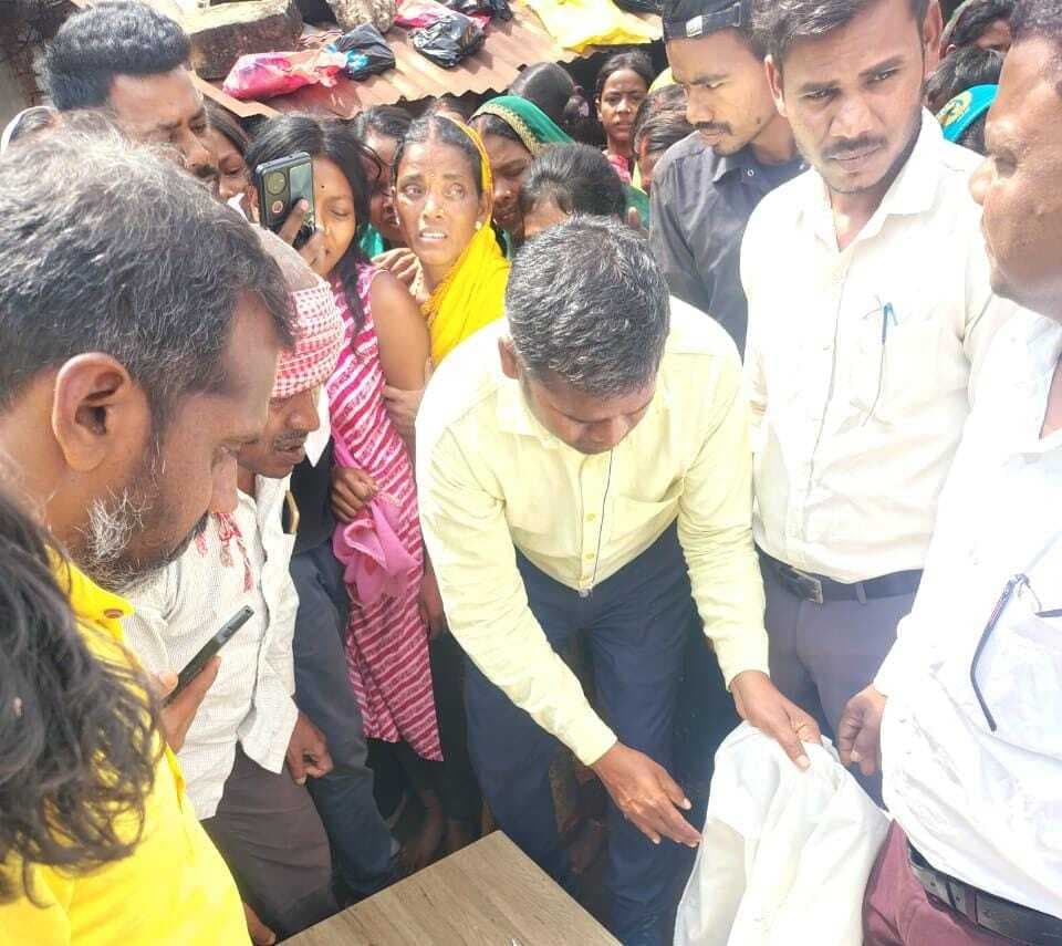 Giridih News :मलयेशिया से 37 दिनों बाद जमुवारी पहुंचा मजदूर का शव