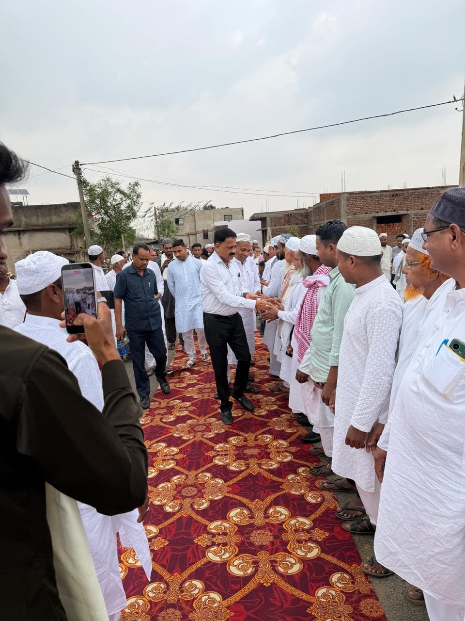 Giridih News :ईद हमें आपसी प्रेम, सौहार्द और भाईचारे का संदेश देता है : मंत्री