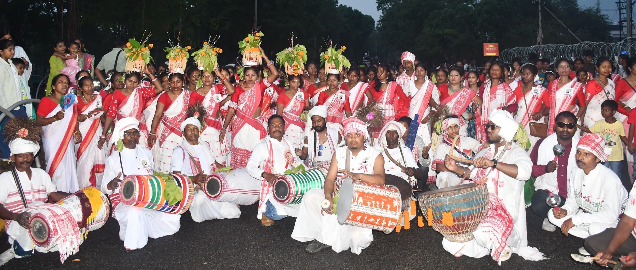 Bokaro News : सेक्टर आठ से नया मोड़ तक दिखा सरहुल का उल्लास