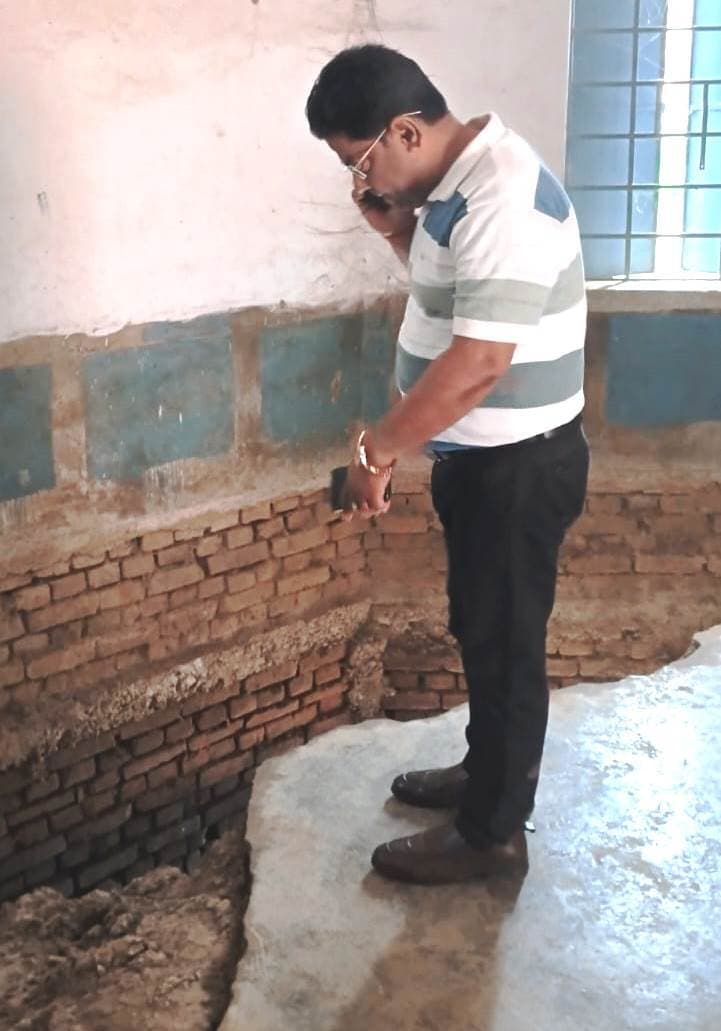 Bhagalpur news जर्जर स्कूल भवन में बैठने को मजबूर नौनिहाल