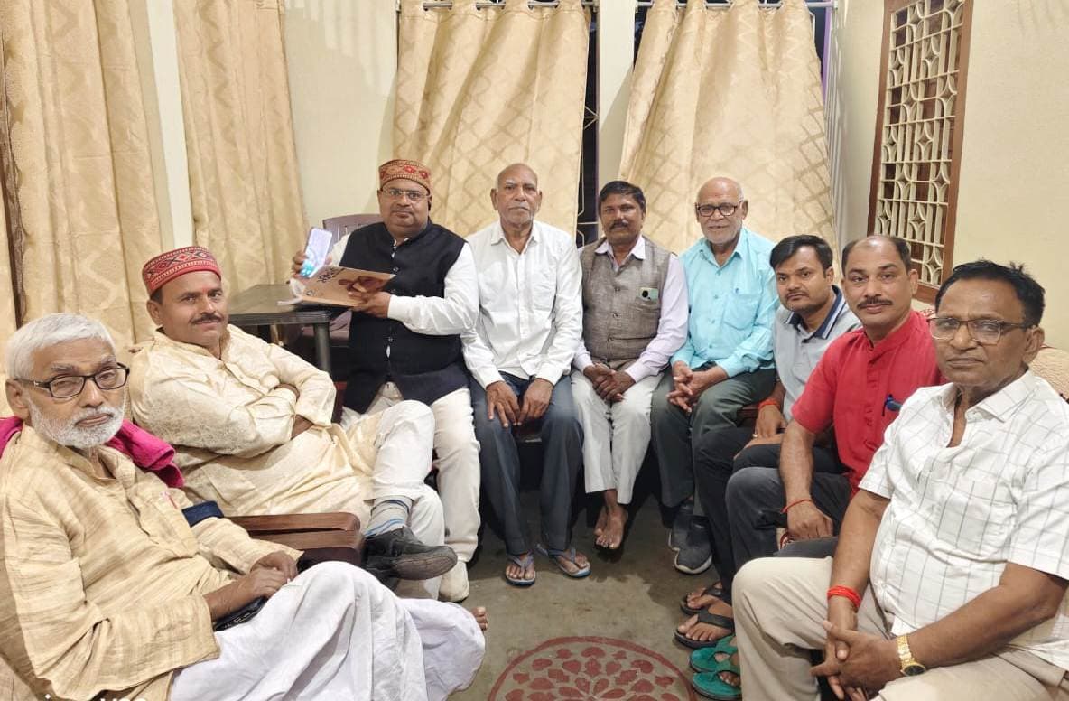 काव्य पाठ सुनकर भाव-विभोर हुए श्रोता