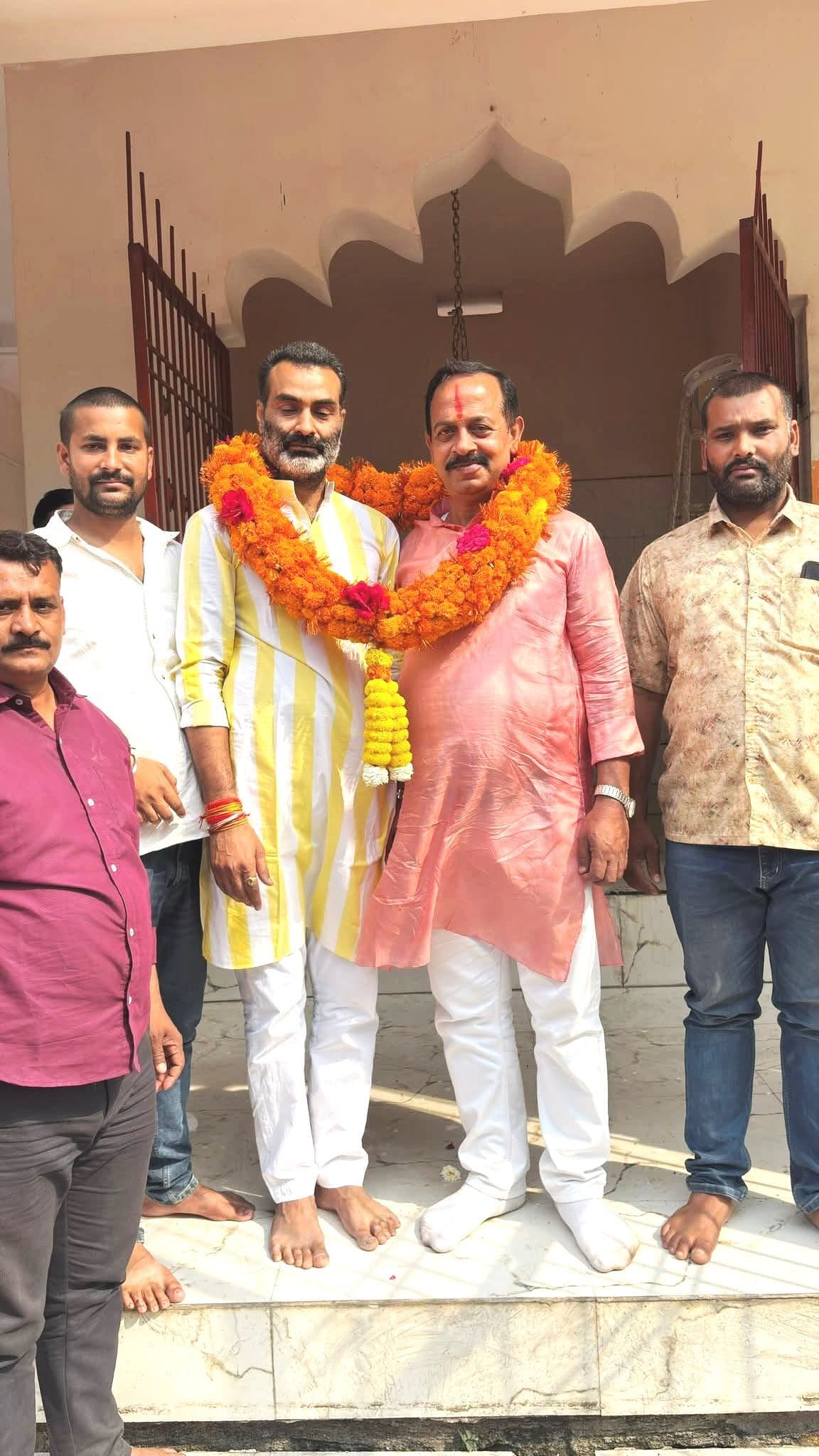 खुदवां पैक्स अध्यक्ष के सम्मान में निकाली आशीर्वाद यात्रा