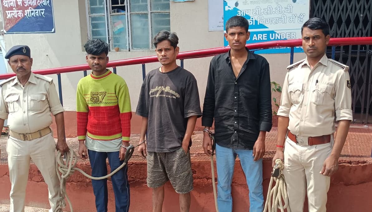 लूटपाट का आरोपित व दो शराबी गिरफ्तार