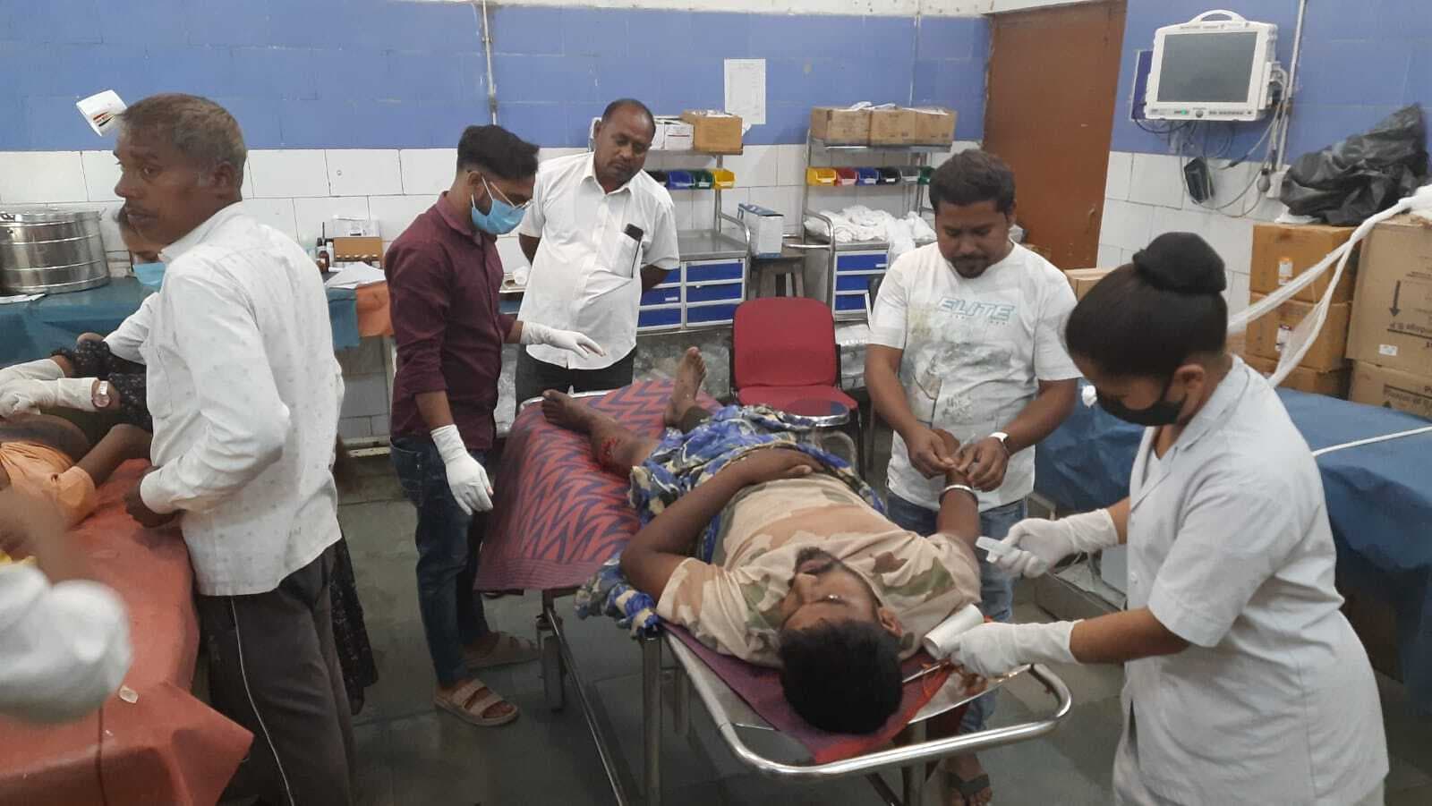 हाइवा में पीछे से ट्रक ने मारी टक्कर, परखच्चे उड़े, चालक घायल