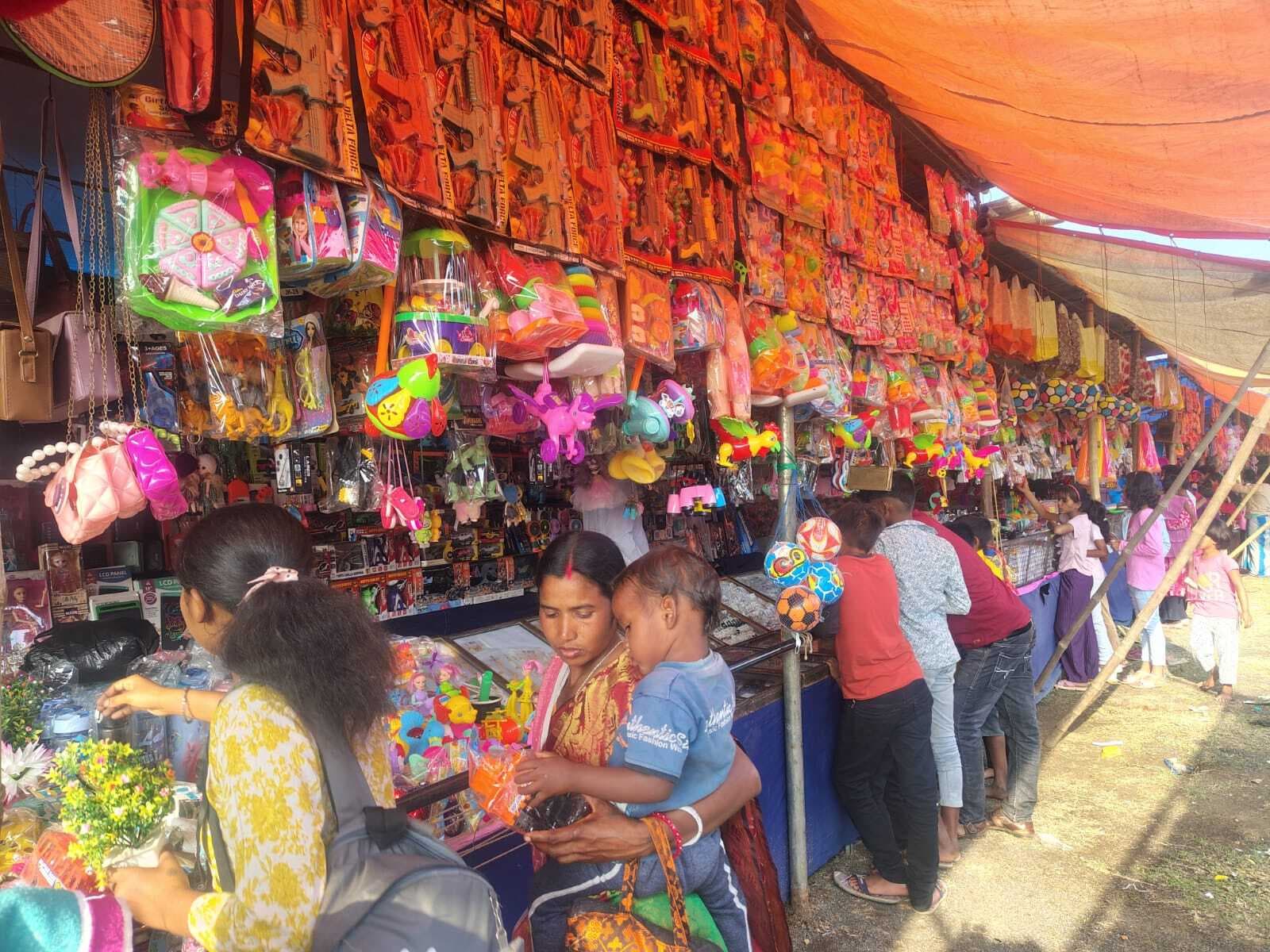 रामलला मैदान में आयोजित विष्णु महायज्ञ में उमड़े लोग