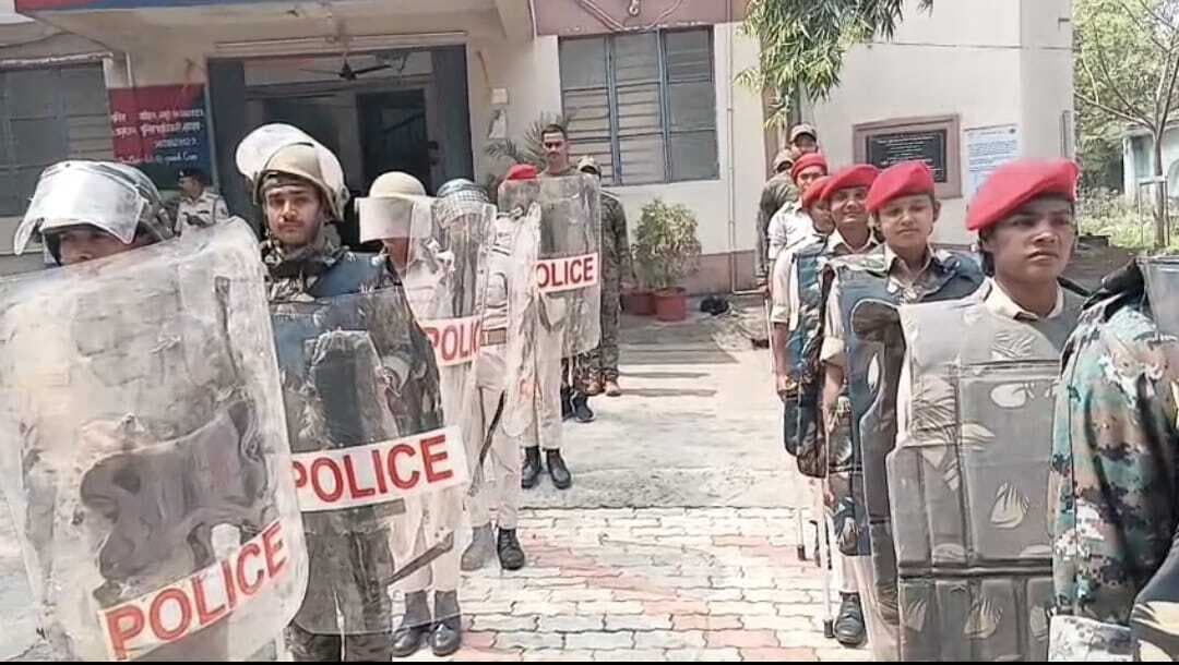 रामनवमी को लेकर  पुलिस ने किट परेड का किया आयोजन