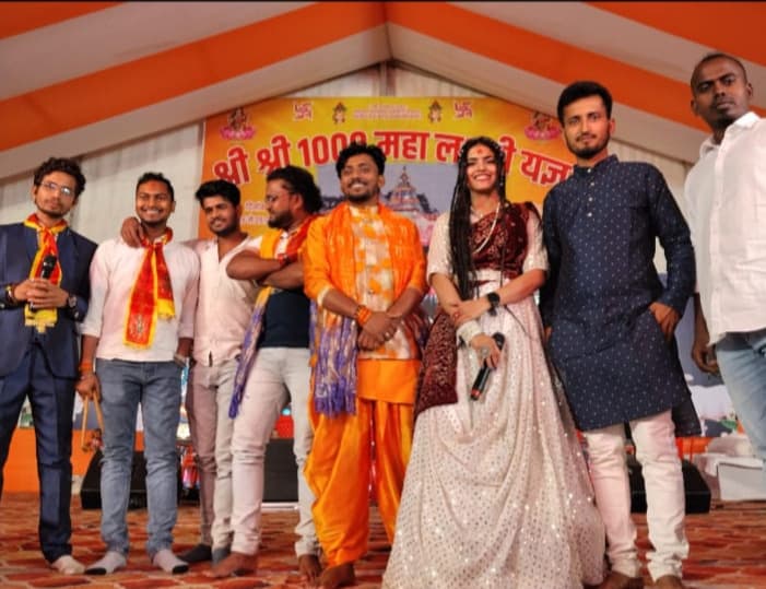 शेरावाली मंईयां बड़ी दुलरी… भजन पर जमकर झुमे श्रोता