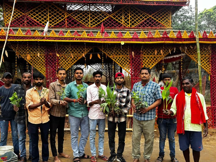 बिहार दिवस पर पौधरोपण कर दिया हरियाली का संदेश