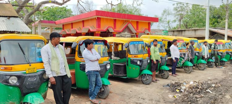 सीएनजी ऑटो चालक परेशान, गैस नहीं मिलने से बंद है ऑटो