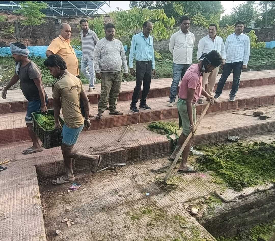 छठ पूजा को लेकर विजय स्पोटिंग क्लब ने कराया छठ घाट की सफाई