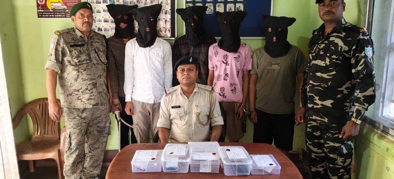 Deoghar News : कृषि योजना का लाभ दिलाने का झांसा देकर ठगी करने वाले पांच आरोपित पुलिस के हत्थे चढ़े