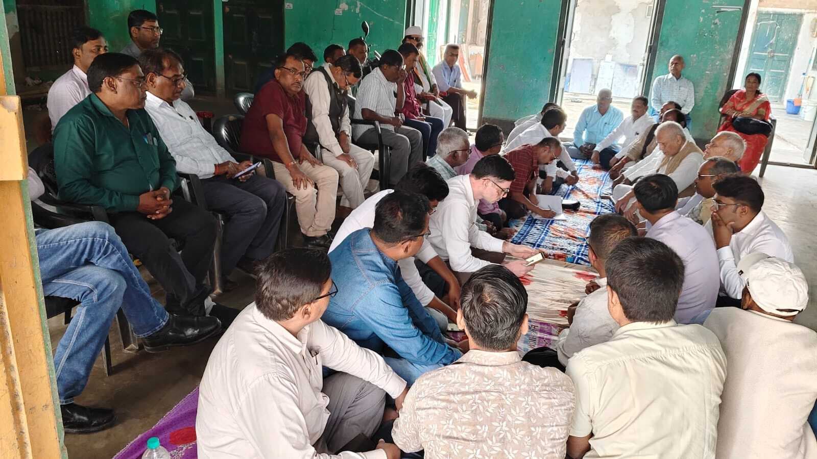 डीईओ के शिक्षक विरोधी आचरण के खिलाफ जताया आक्रोश