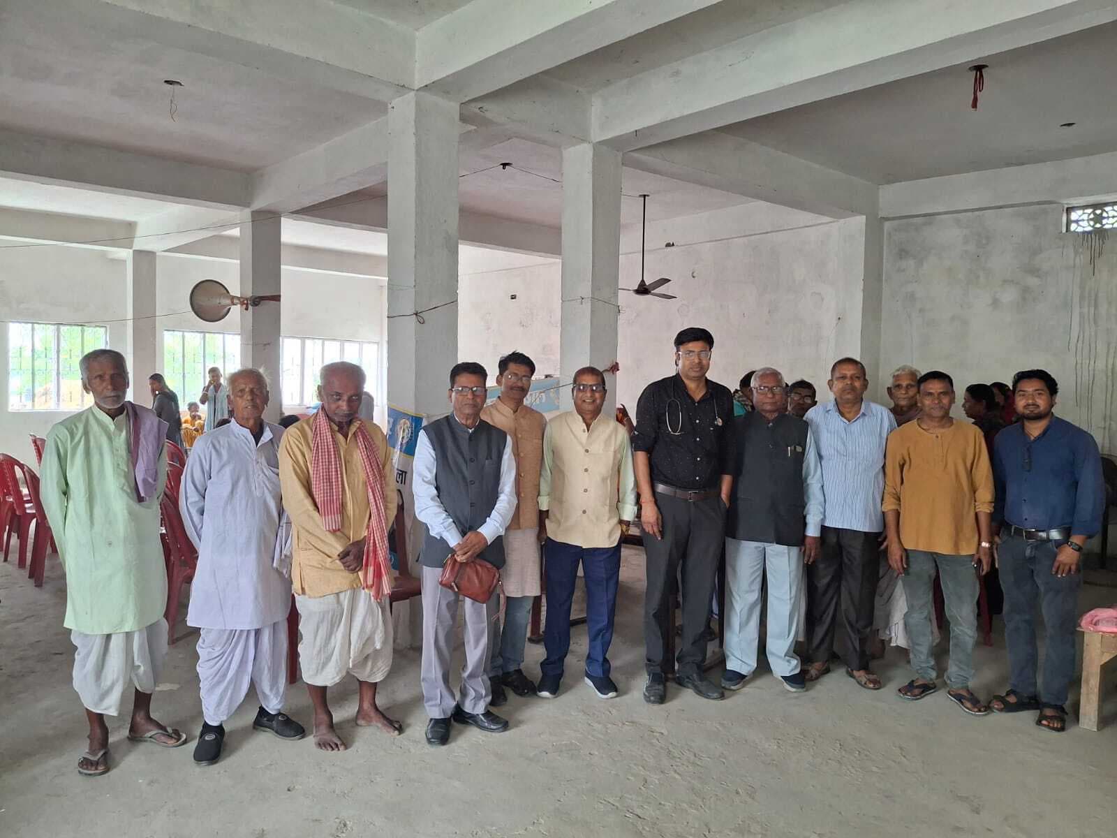 आनंद मार्ग वृद्धाश्रम बस्तौल में निशुल्क चिकित्सा शिविर का आयोजन