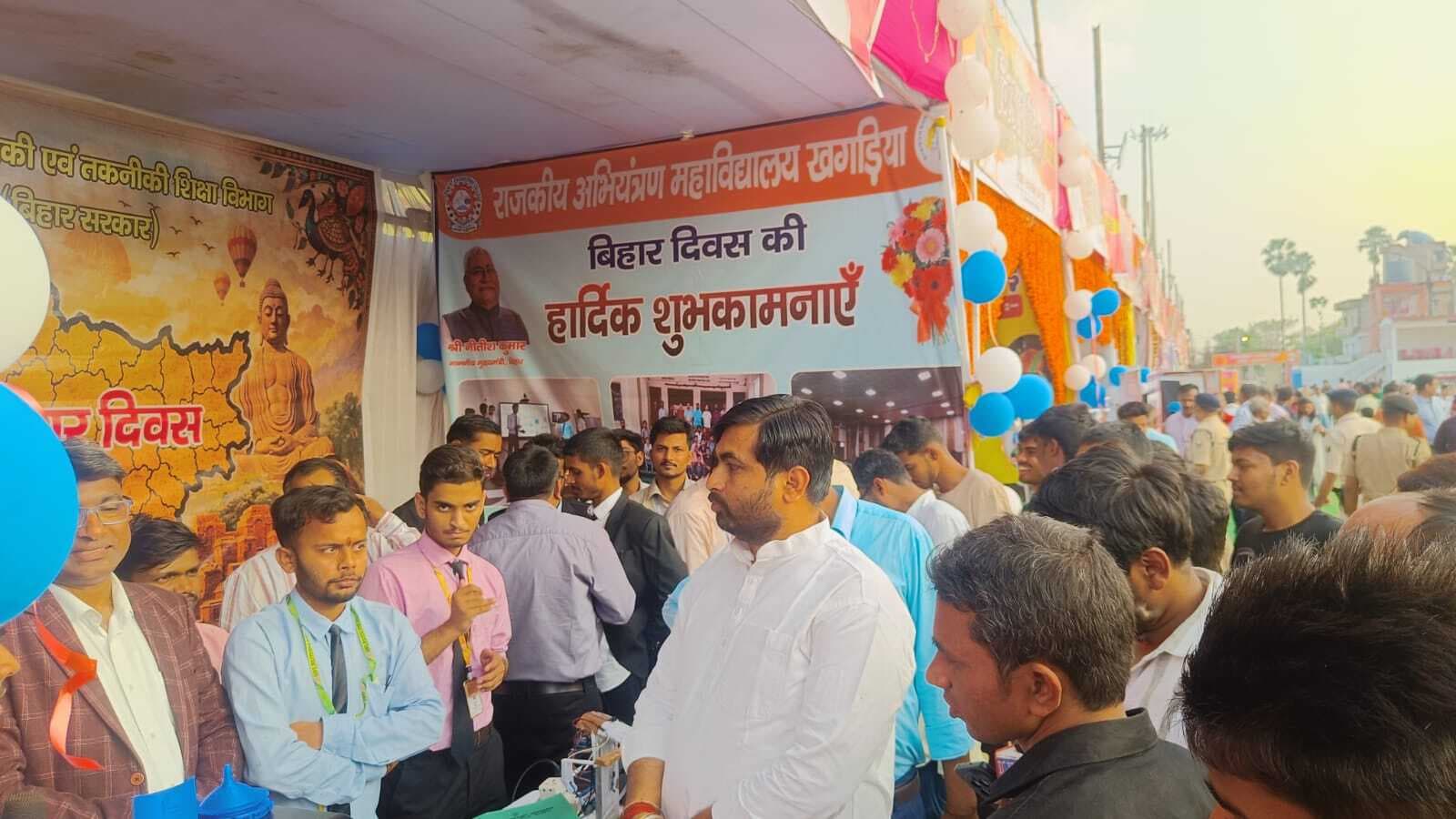 इंजीनियरिंग के छात्रों का इंडियन साइन लैंग्वेज ट्रांसलेटर प्रोजेक्ट बना रहा आकर्षण का केंद्र