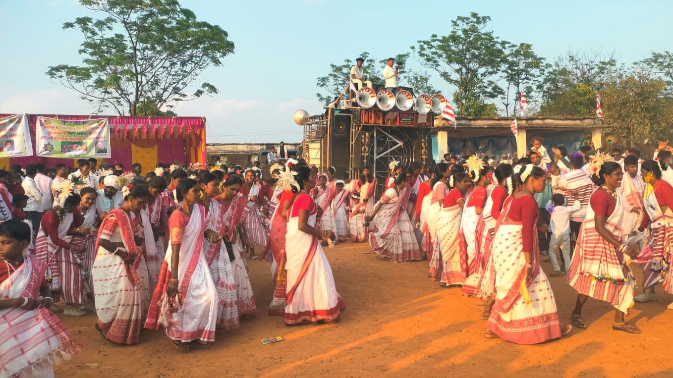 गुड़गुड़जाड़ी में सरहुल को लेकर निकली शोभायात्रा