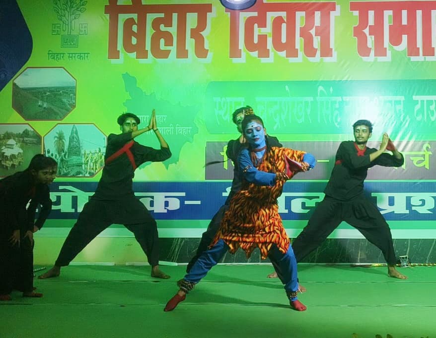 सांस्कृतिक कार्यक्रम में प्रतिभागियों ने नृत्य व गायन से दर्शकों का मन मोहा