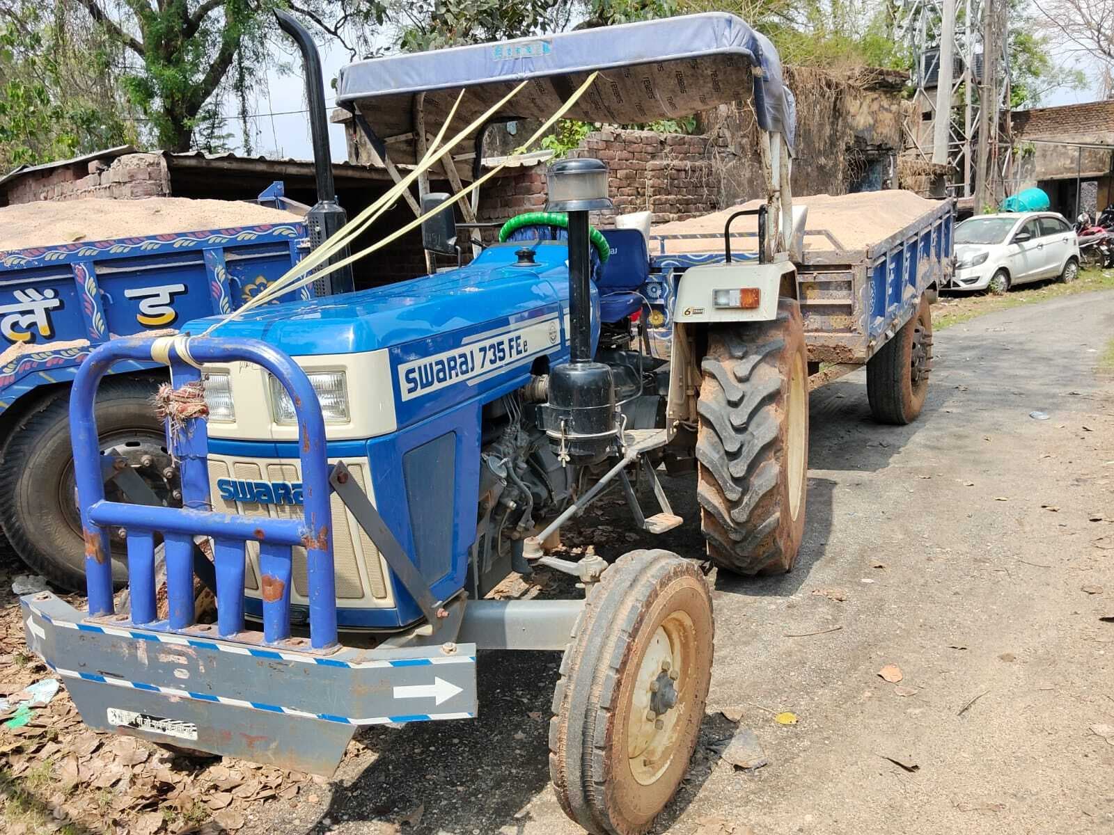 Giriidh News :पुलिस ने बालू लदे चार ट्रैक्टरों को पकड़ा