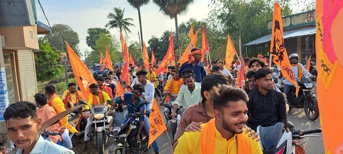 501 कुंवारी कन्या व महिलाओं ने निकाली कलश शोभायात्रा