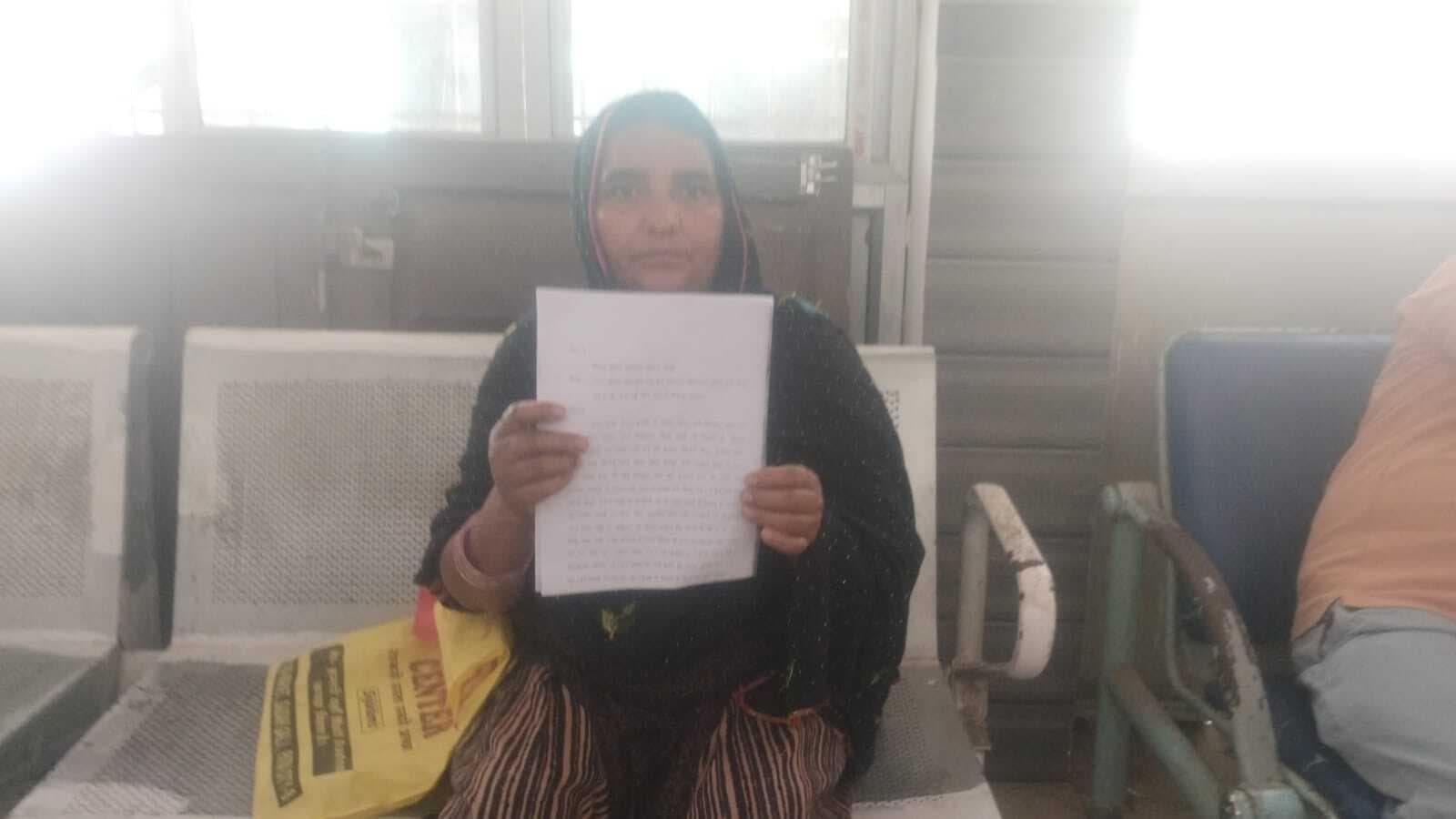 मारपीट व रंगदारी मांगने का आरोप, एसपी से पीड़िता ने लगायी न्याय की गुहार