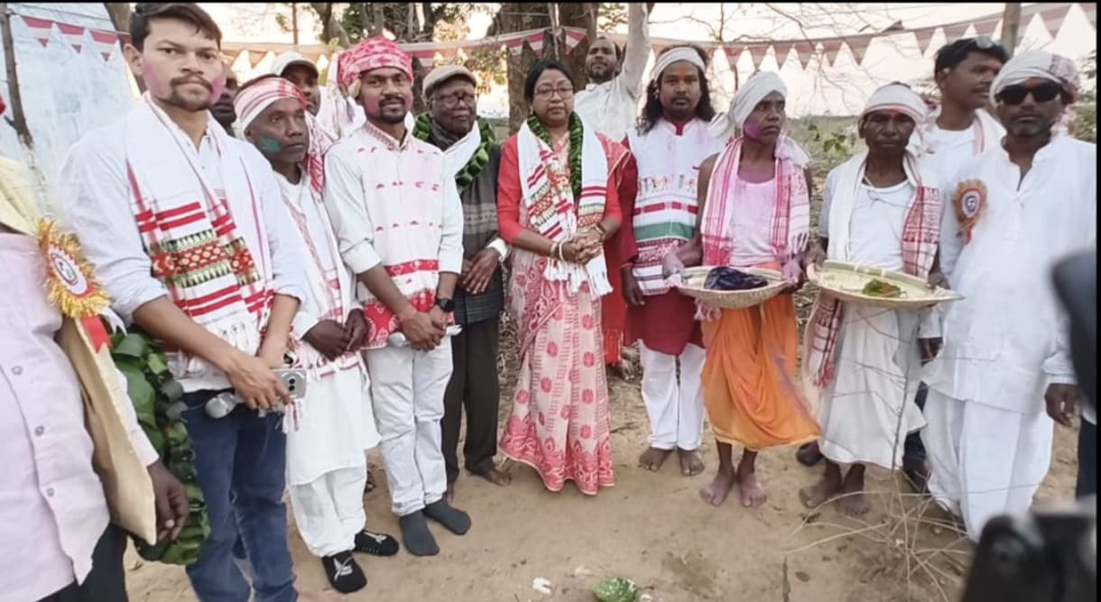 आदिवासियों का अस्तित्व उनकी जमीन से जुड़ा है : गीताश्री