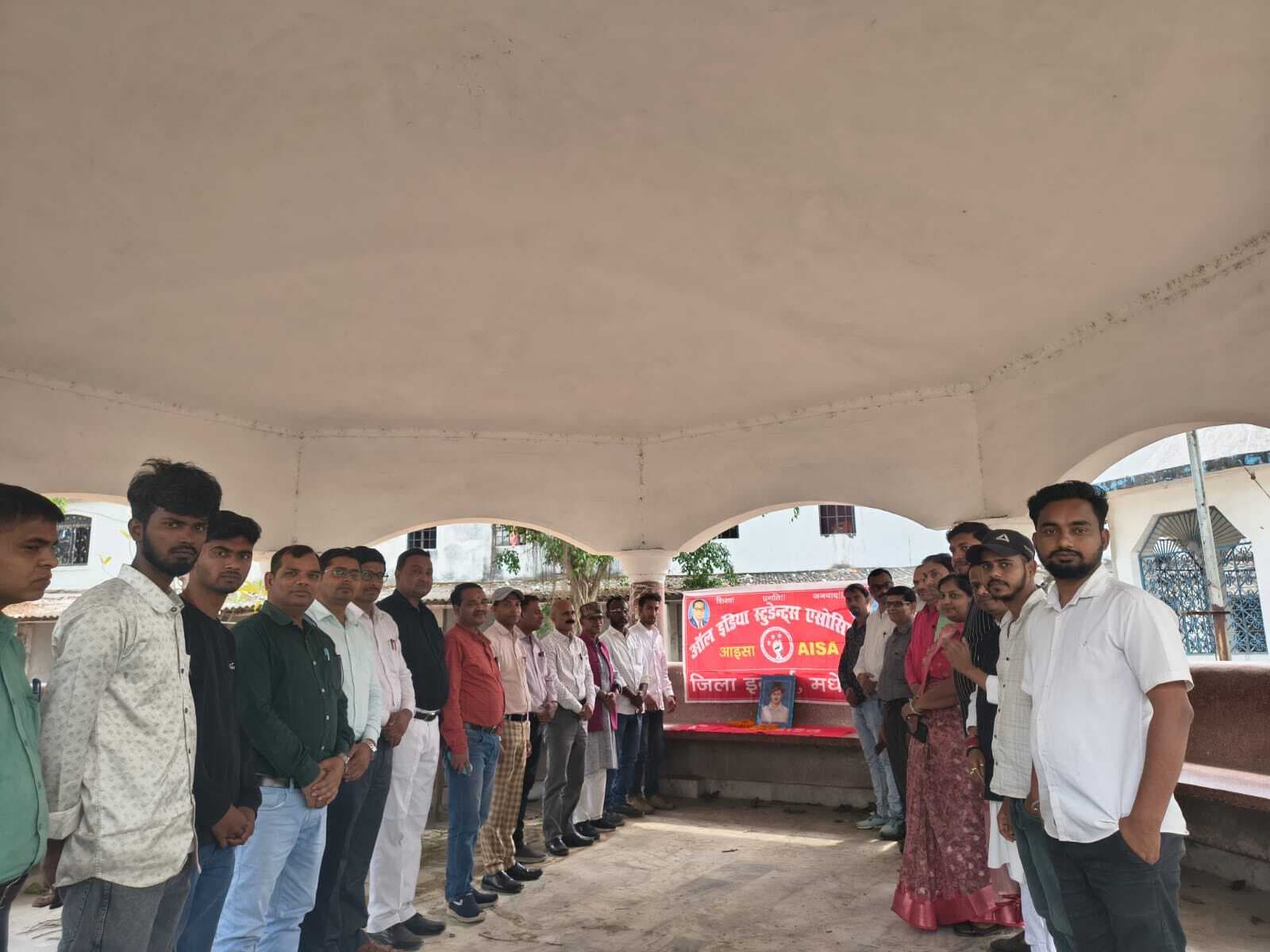 शहीद-ए-आजम भगत सिंह, राजगुरु व सुखदेव को दी श्रद्धांजलि