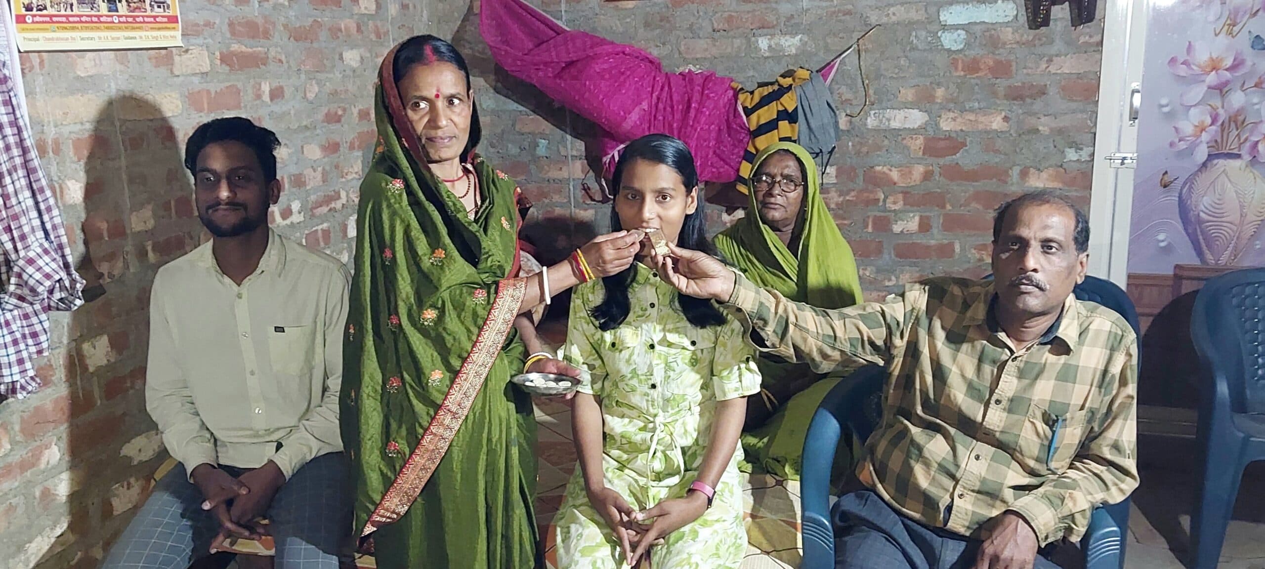 कटिहार की नंदनी बनीं जिला टॉपर, सिविल सर्विस में जाने का सपना