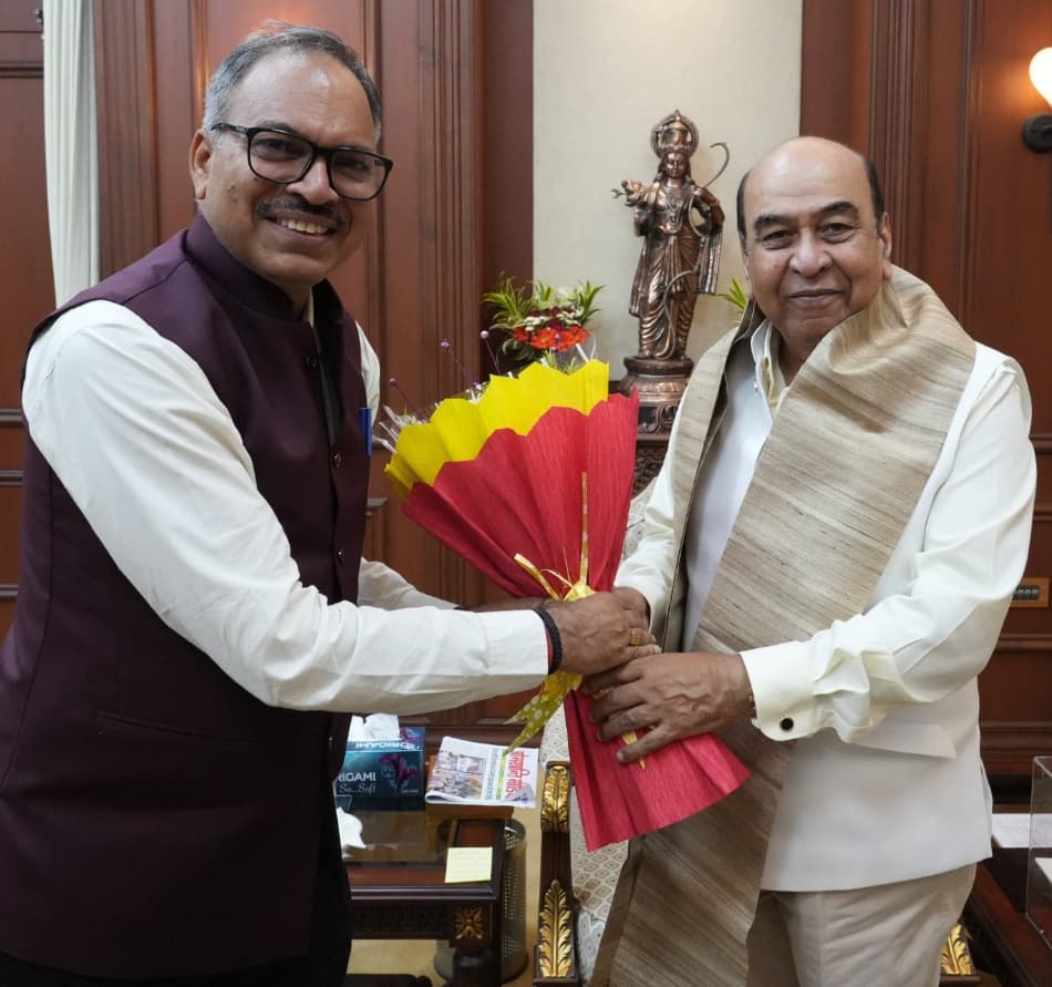 पूर्णिया विवि की गतिविधियों से  गवर्नर को वीसी ने कराया अवगत