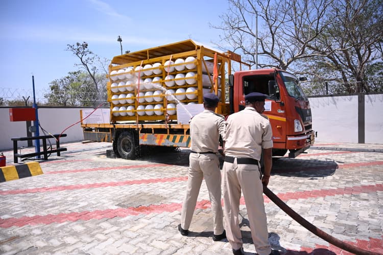 गैस स्टेशन में अगलगी से बचाव का मॉक ड्रिल