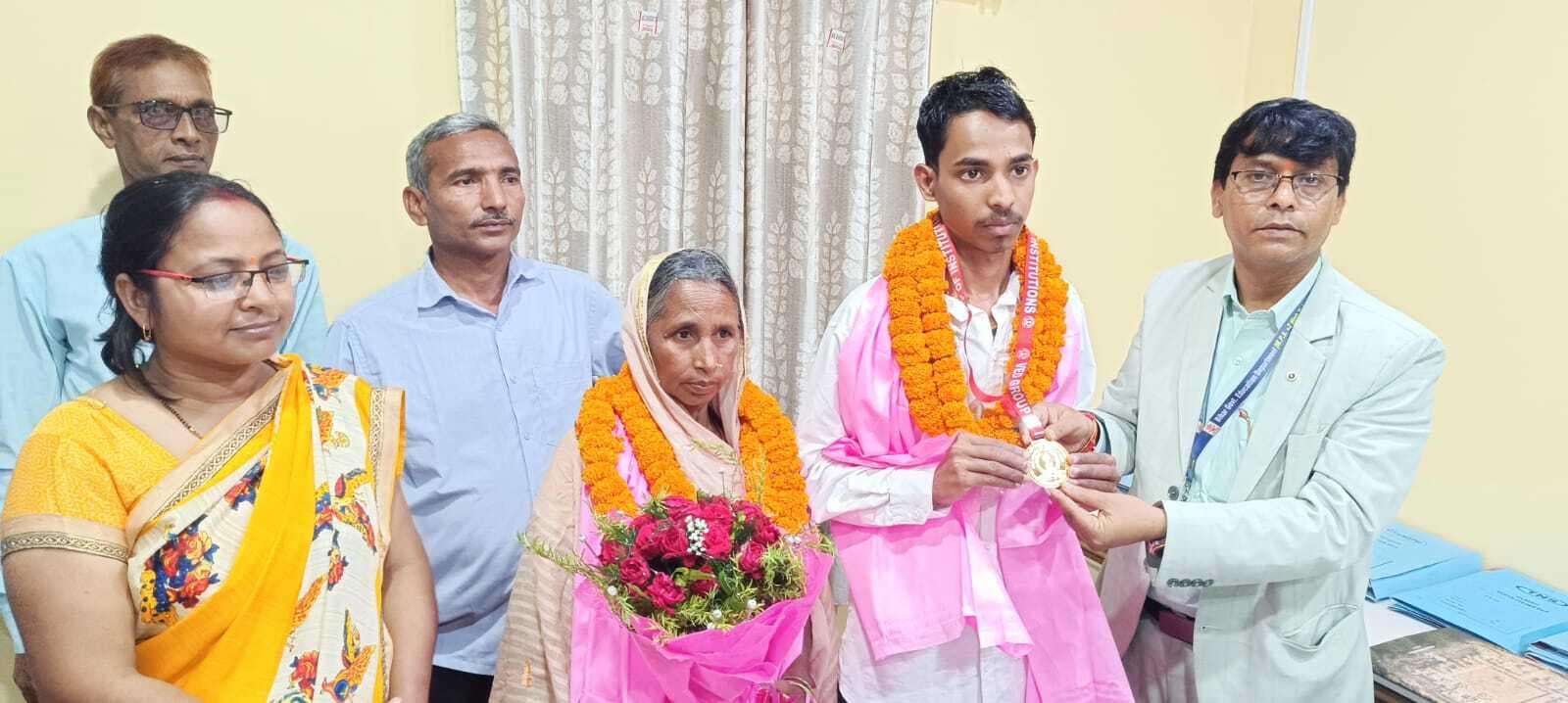 गरीबी को हराकर चंद्रदीप ने रचा इतिहास