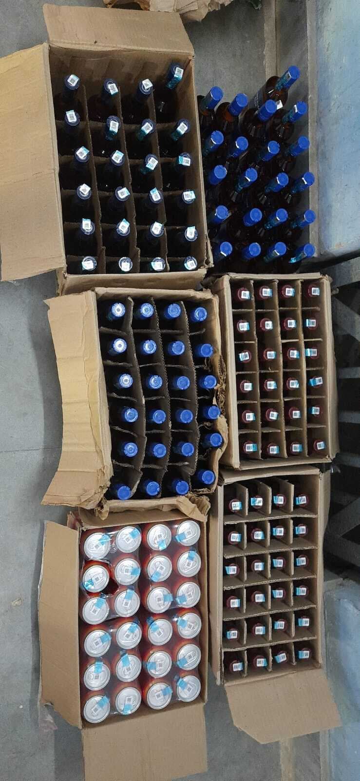 कार से 55 लीटर विदेशी शराब जब्त