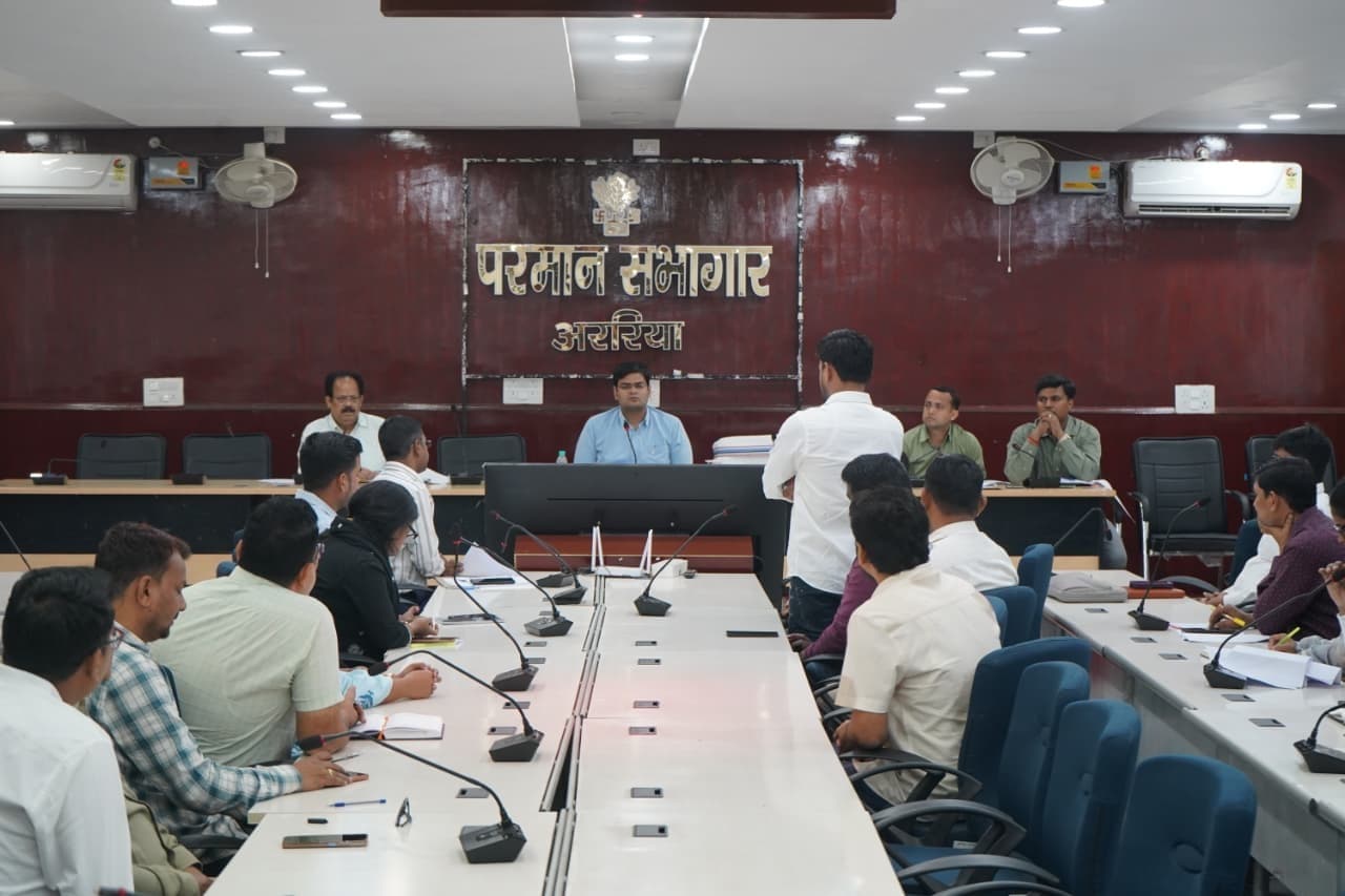 सभी पंजीकृत किसानों को दें केसीसी ऋण : डीएम