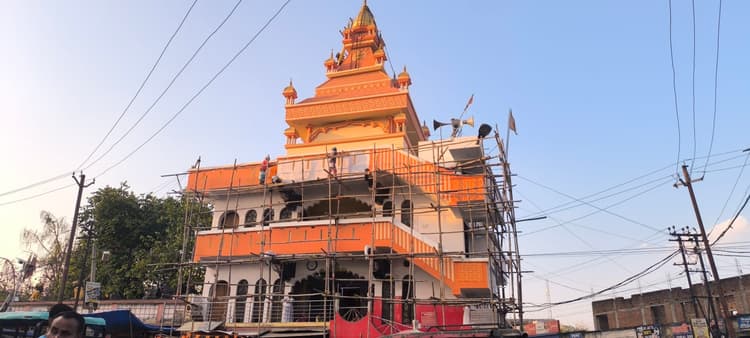 Giridih News :कचहरी चौक पर होता है भव्य अखाड़े का आयोजन