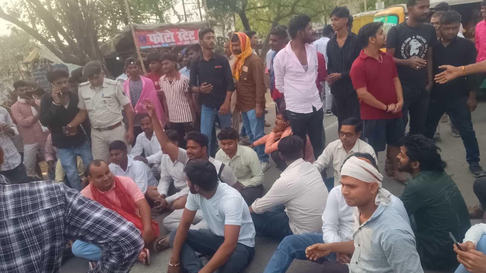 गैस नहीं मिलने से भड़के उपभोक्ता, स्टेट हाइवे-17 किया जाम