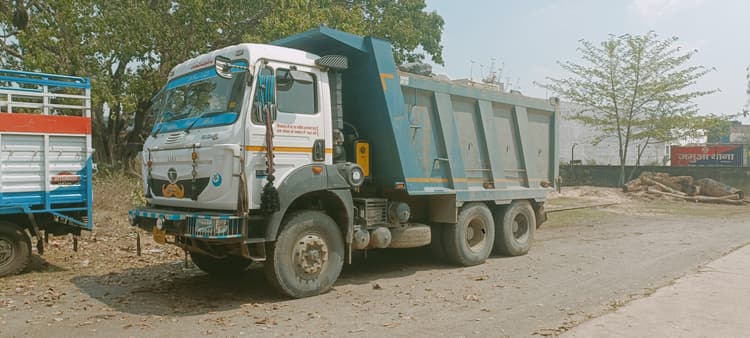 Giridih News :सीओ ने जब्त किया पत्थर लदा हाइवा, केस