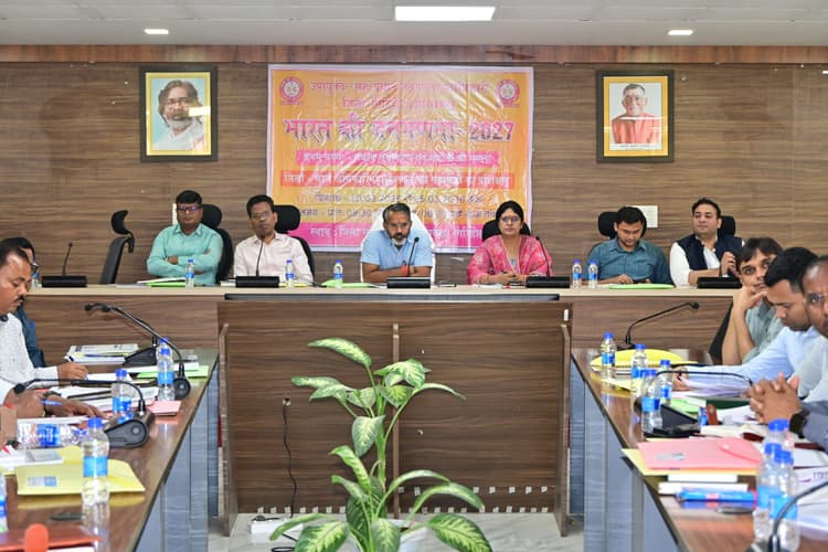 Giridih News :जनगणना कार्य में न कोई आंकड़ा छूटे, ना कोई दोहराव हो : डीसी