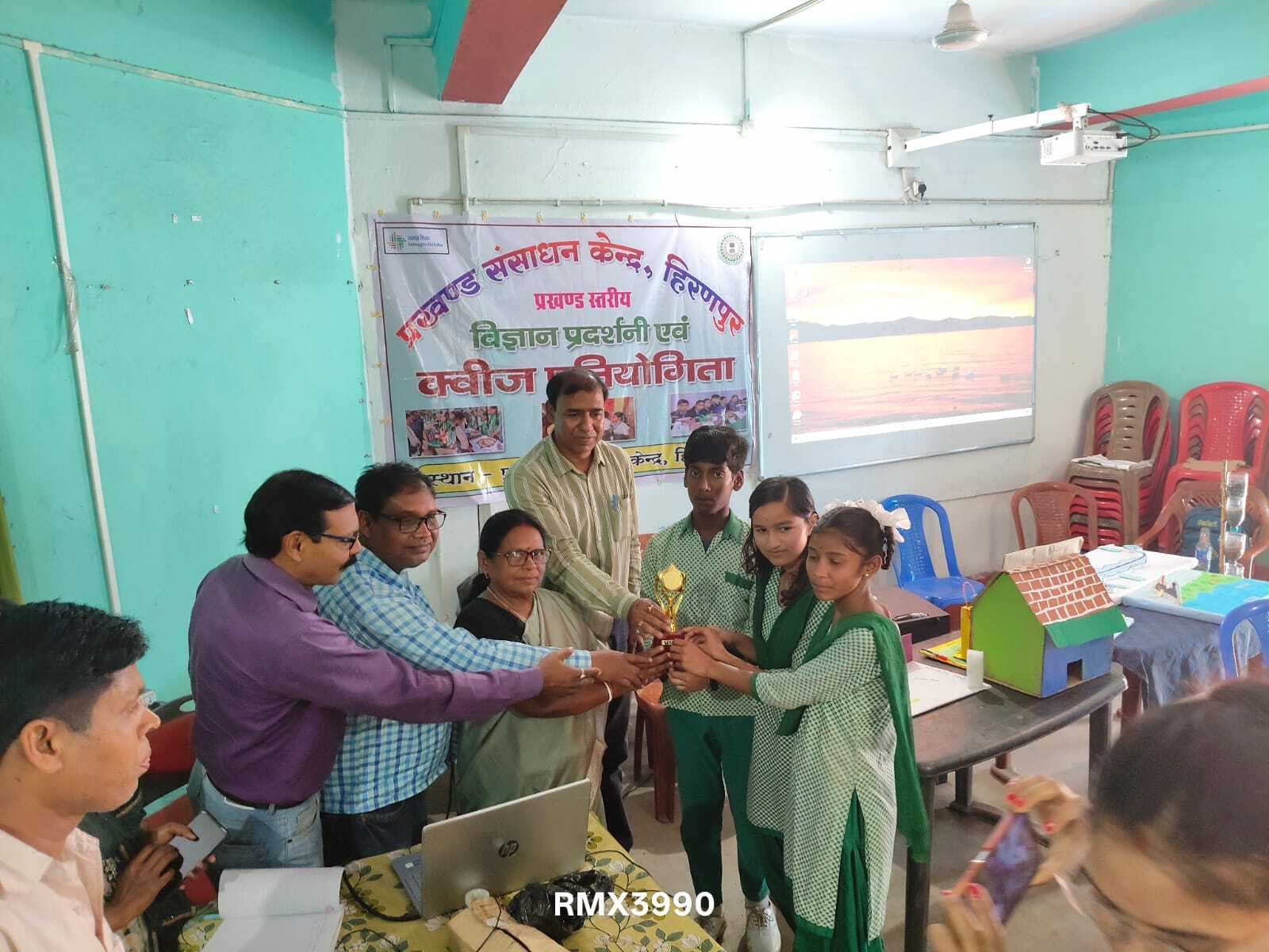 विज्ञान प्रदर्शनी व क्विज में छात्र-छात्राओं ने दिखाई प्रतिभा