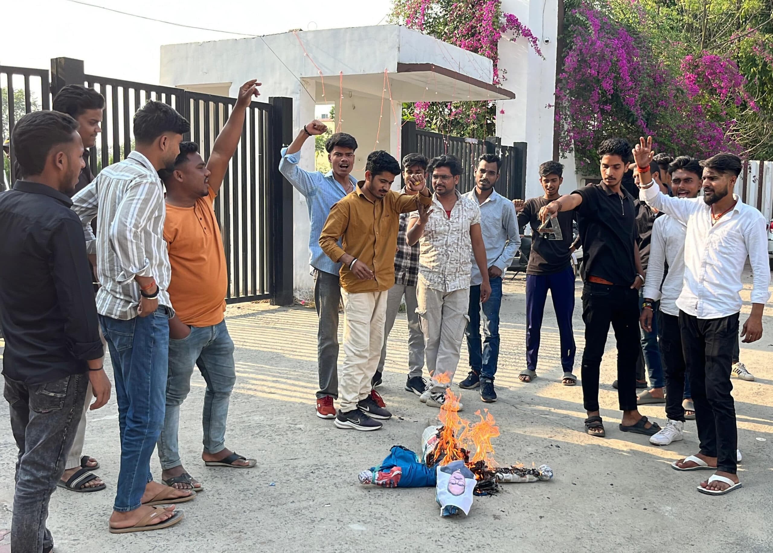 विवि स्थापना दिवस समारोह में हंगामे पर दो छात्र नेताओं पर नामजद प्राथमिकी