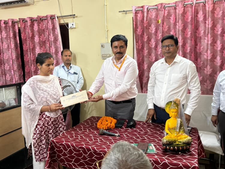 रोहतास और कैमूर की दुग्ध समितियों को मिलेगा माइक्रो एटीएम