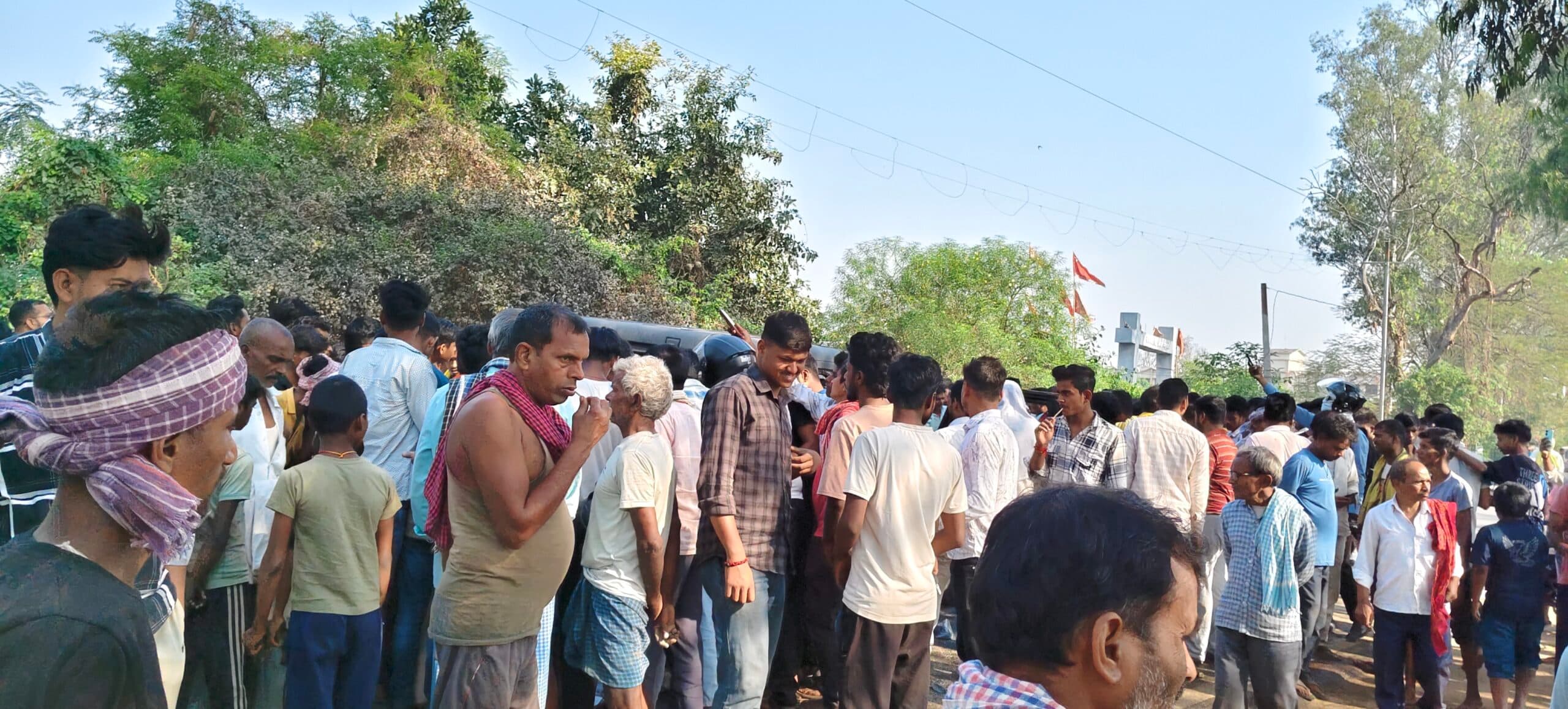 थार कार की टक्कर से बाइक सवार दो युवकों की मौत, एक जख्मी