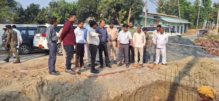 पीएनजी कनेक्शन को लेकर किये जा रहे कार्यों का डीएम ने किया अवलोकन