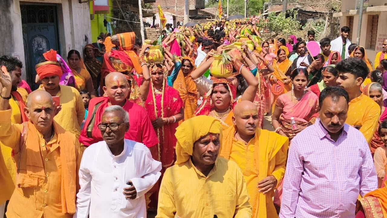 24 घंटे के अखंड रामधुनी को लेकर निकाली कलश शोभायात्रा