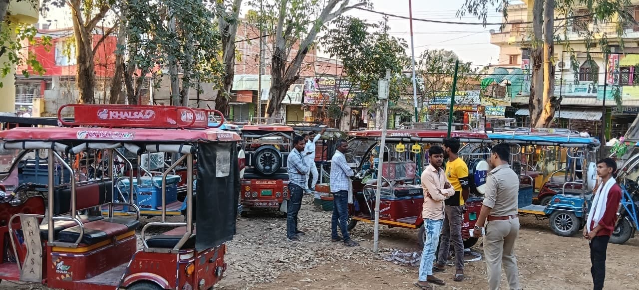 जाम पर प्रशासन सख्त, 40 से अधिक इ-रिक्शा जब्त, भारी जुर्माना