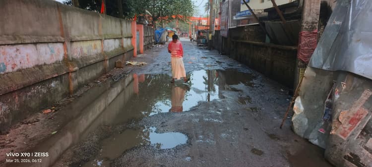 चंद महीनों में ही उधड़ी हॉस्पिटल रोड की सूरत